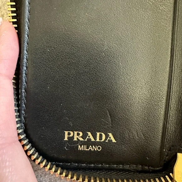 Prada Saffiano Zip Key Holder 6 Ring 2 missing - Picture 3 of 6